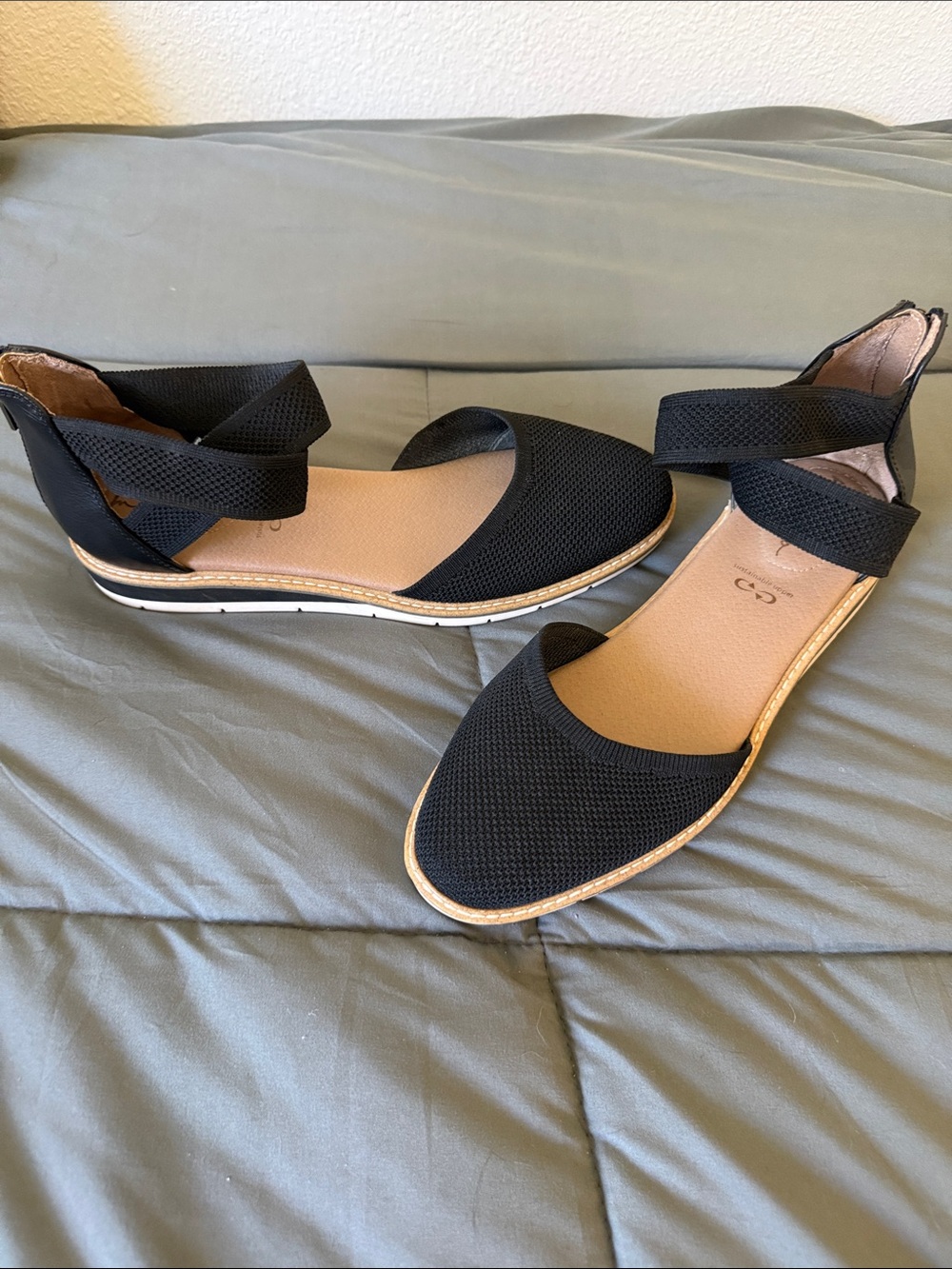 Me Too Women’s Black Platform Flat